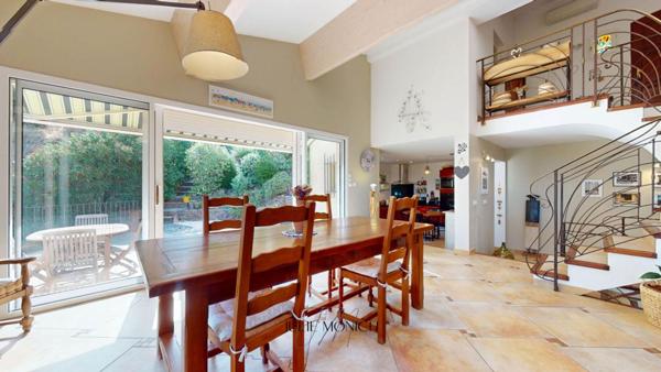 MAISON 4 FACES AVEC TERRASSE - JARDIN - PARKING