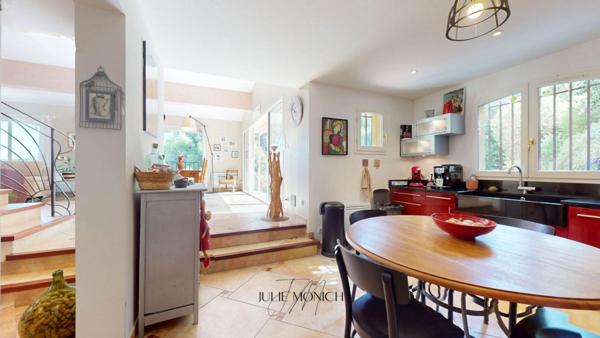 MAISON 4 FACES AVEC TERRASSE - JARDIN - PARKING