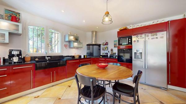 MAISON 4 FACES AVEC TERRASSE - JARDIN - PARKING