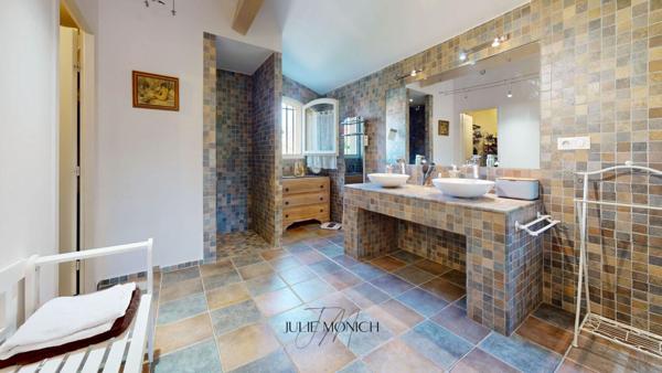 MAISON 4 FACES AVEC TERRASSE - JARDIN - PARKING