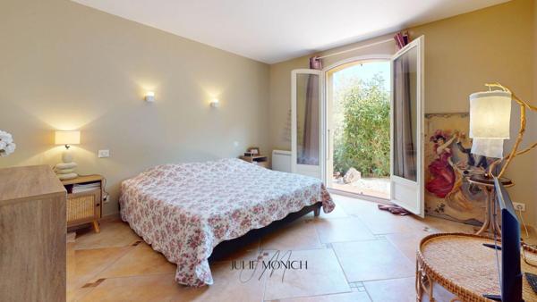 MAISON 4 FACES AVEC TERRASSE - JARDIN - PARKING