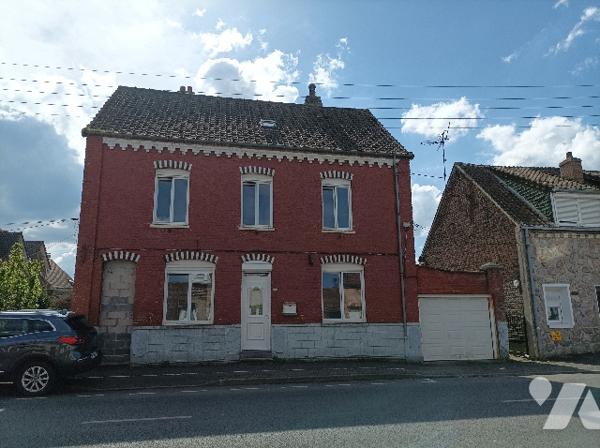 Maison de ville, rénovée, avec grande surface habitable. IDEAL POUR FAMILLE RECOMPOSEE ou NOMBREUSE!