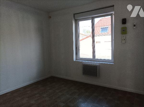 Maison de ville, rénovée, avec grande surface habitable. IDEAL POUR FAMILLE RECOMPOSEE ou NOMBREUSE!