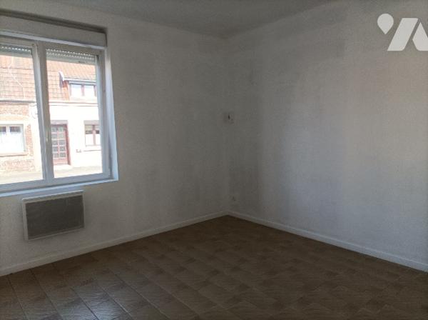 Maison de ville, rénovée, avec grande surface habitable. IDEAL POUR FAMILLE RECOMPOSEE ou NOMBREUSE!