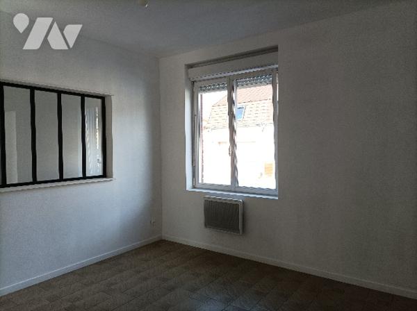 Maison de ville, rénovée, avec grande surface habitable. IDEAL POUR FAMILLE RECOMPOSEE ou NOMBREUSE!