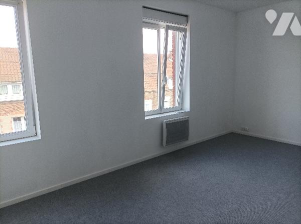 Maison de ville, rénovée, avec grande surface habitable. IDEAL POUR FAMILLE RECOMPOSEE ou NOMBREUSE!