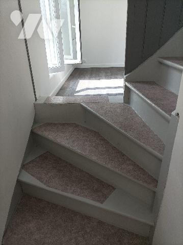 Maison de ville, rénovée, avec grande surface habitable. IDEAL POUR FAMILLE RECOMPOSEE ou NOMBREUSE!