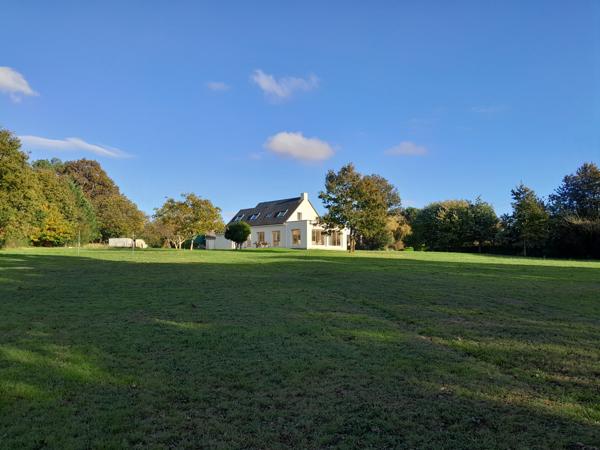 MAGNIFIQUE ET SPACIEUSE VILLA 192 M² AU SOL / 4/5 CHAMBRES / TERRAIN 7 600 M²