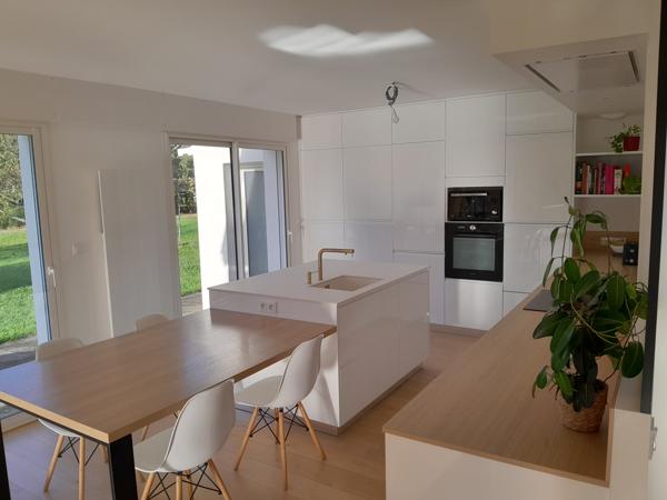 MAGNIFIQUE ET SPACIEUSE VILLA 192 M² AU SOL / 4/5 CHAMBRES / TERRAIN 7 600 M²