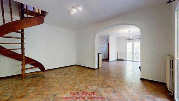TOURVES – MAISON À RÉNOVER 151 M² – 5 CHAMBRES – GARAGE 60 M² – TERRAIN 1 210 M² – PANNEAUX SOLAIRES