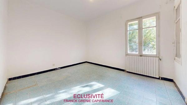 TOURVES – MAISON À RÉNOVER 151 M² – 5 CHAMBRES – GARAGE 60 M² – TERRAIN 1 210 M² – PANNEAUX SOLAIRES