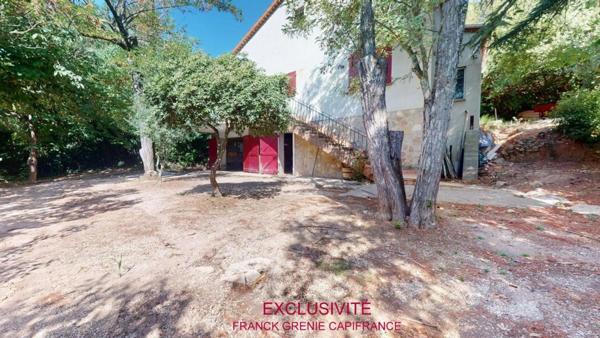 TOURVES – MAISON À RÉNOVER 151 M² – 5 CHAMBRES – GARAGE 60 M² – TERRAIN 1 210 M² – PANNEAUX SOLAIRES