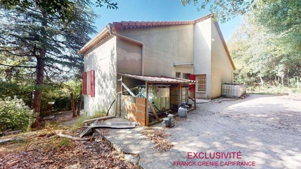 TOURVES – MAISON À RÉNOVER 151 M² – 5 CHAMBRES – GARAGE 60 M² – TERRAIN 1 210 M² – PANNEAUX SOLAIRES