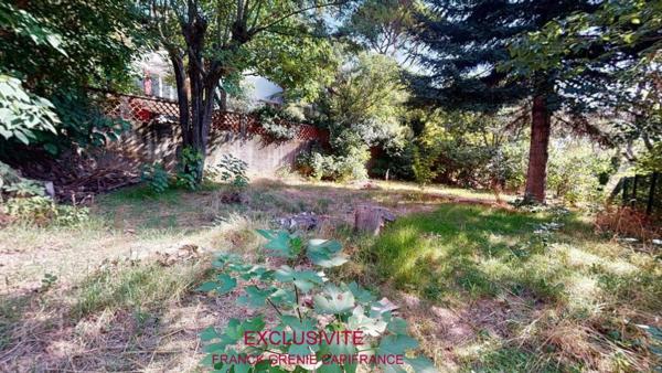 TOURVES – MAISON À RÉNOVER 151 M² – 5 CHAMBRES – GARAGE 60 M² – TERRAIN 1 210 M² – PANNEAUX SOLAIRES