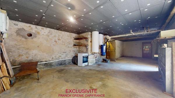 TOURVES – MAISON À RÉNOVER 151 M² – 5 CHAMBRES – GARAGE 60 M² – TERRAIN 1 210 M² – PANNEAUX SOLAIRES