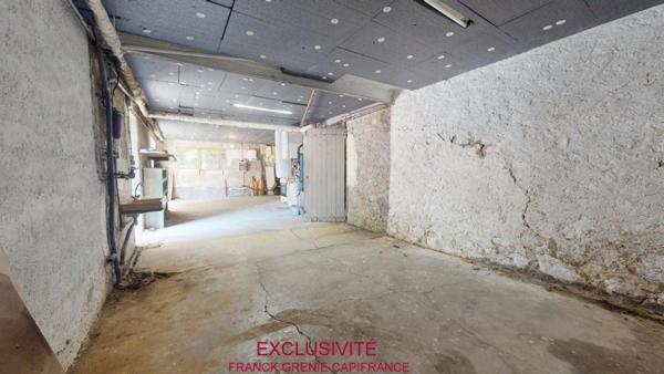TOURVES – MAISON À RÉNOVER 151 M² – 5 CHAMBRES – GARAGE 60 M² – TERRAIN 1 210 M² – PANNEAUX SOLAIRES