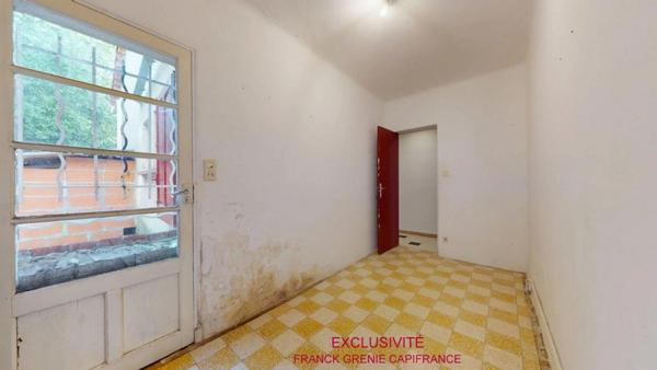 TOURVES – MAISON À RÉNOVER 151 M² – 5 CHAMBRES – GARAGE 60 M² – TERRAIN 1 210 M² – PANNEAUX SOLAIRES
