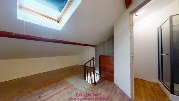 TOURVES – MAISON À RÉNOVER 151 M² – 5 CHAMBRES – GARAGE 60 M² – TERRAIN 1 210 M² – PANNEAUX SOLAIRES