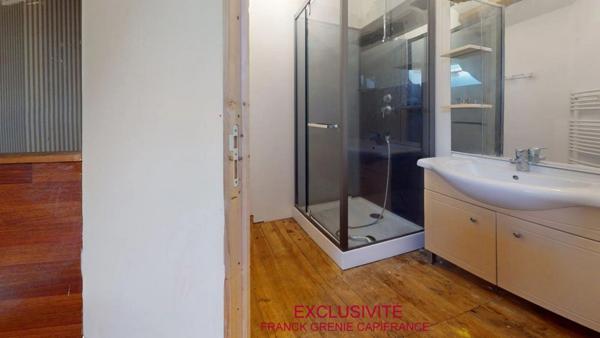 TOURVES – MAISON À RÉNOVER 151 M² – 5 CHAMBRES – GARAGE 60 M² – TERRAIN 1 210 M² – PANNEAUX SOLAIRES