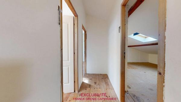 TOURVES – MAISON À RÉNOVER 151 M² – 5 CHAMBRES – GARAGE 60 M² – TERRAIN 1 210 M² – PANNEAUX SOLAIRES