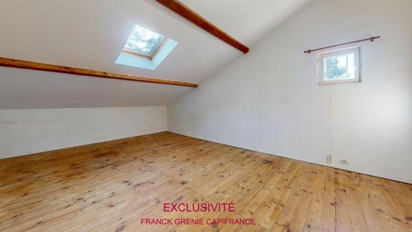 TOURVES – MAISON À RÉNOVER 151 M² – 5 CHAMBRES – GARAGE 60 M² – TERRAIN 1 210 M² – PANNEAUX SOLAIRES