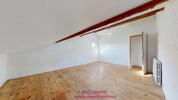TOURVES – MAISON À RÉNOVER 151 M² – 5 CHAMBRES – GARAGE 60 M² – TERRAIN 1 210 M² – PANNEAUX SOLAIRES