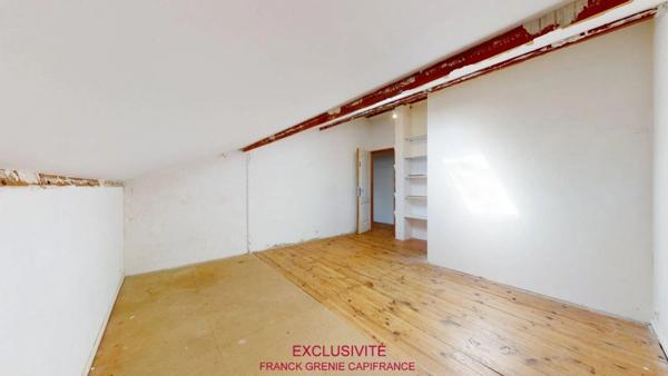 TOURVES – MAISON À RÉNOVER 151 M² – 5 CHAMBRES – GARAGE 60 M² – TERRAIN 1 210 M² – PANNEAUX SOLAIRES