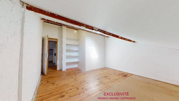 TOURVES – MAISON À RÉNOVER 151 M² – 5 CHAMBRES – GARAGE 60 M² – TERRAIN 1 210 M² – PANNEAUX SOLAIRES