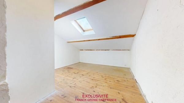 TOURVES – MAISON À RÉNOVER 151 M² – 5 CHAMBRES – GARAGE 60 M² – TERRAIN 1 210 M² – PANNEAUX SOLAIRES