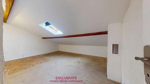 TOURVES – MAISON À RÉNOVER 151 M² – 5 CHAMBRES – GARAGE 60 M² – TERRAIN 1 210 M² – PANNEAUX SOLAIRES