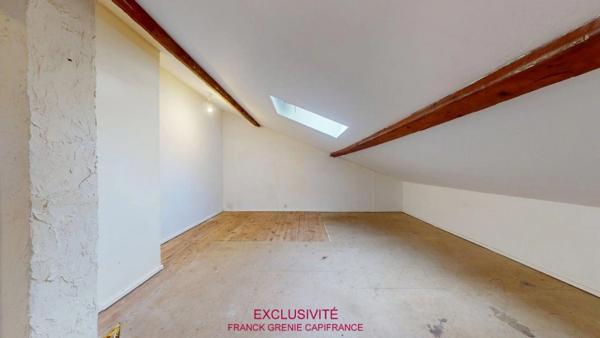 TOURVES – MAISON À RÉNOVER 151 M² – 5 CHAMBRES – GARAGE 60 M² – TERRAIN 1 210 M² – PANNEAUX SOLAIRES