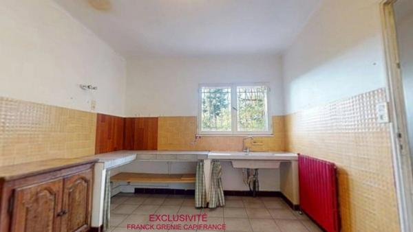 TOURVES – MAISON À RÉNOVER 151 M² – 5 CHAMBRES – GARAGE 60 M² – TERRAIN 1 210 M² – PANNEAUX SOLAIRES