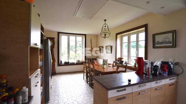 Pieux (50340) EXCLUSIVITÉ : Belle demeure de 295 m² avec 7 chambres sur 1.8Ha de terrain et 300m² de dépendances