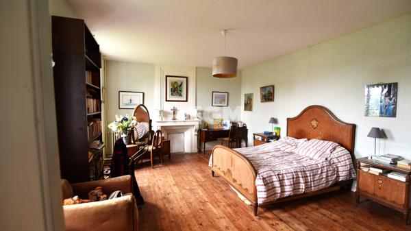 Pieux (50340) EXCLUSIVITÉ : Belle demeure de 295 m² avec 7 chambres sur 1.8Ha de terrain et 300m² de dépendances