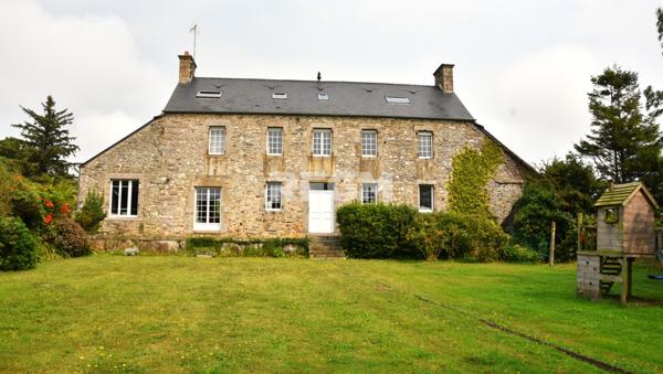 Pieux (50340) EXCLUSIVITÉ : Belle demeure de 295 m² avec 7 chambres sur 1.8Ha de terrain et 300m² de dépendances