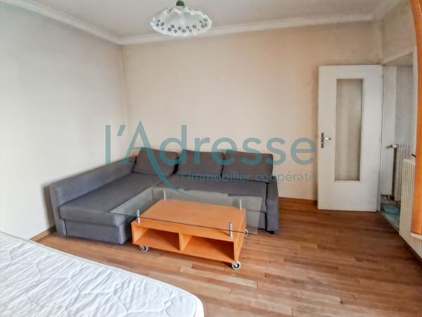 MONT-VALERIEN le calme parfait pour cet ensemble immobilier composé de 2 MAISONS