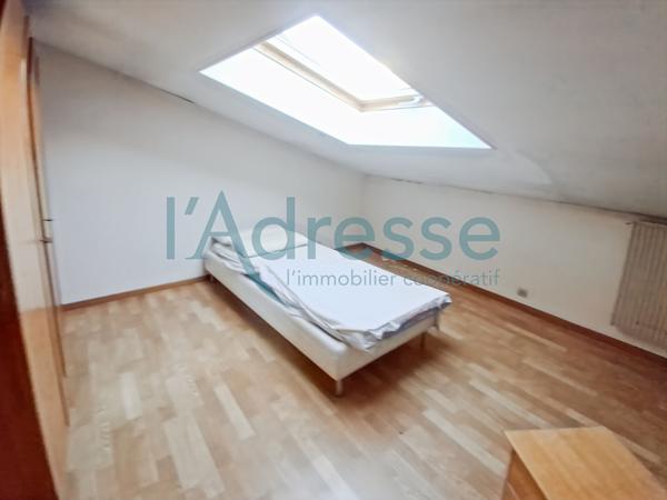 MONT-VALERIEN le calme parfait pour cet ensemble immobilier composé de 2 MAISONS