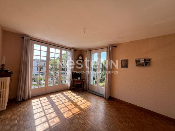 Maison familiale dans le centre de QUESTEMBERT