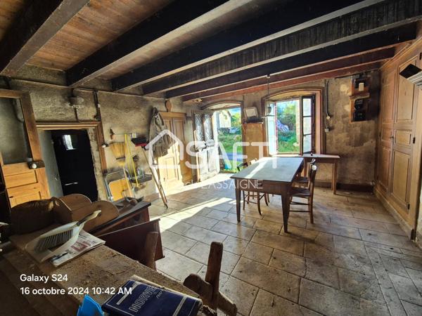 Ancien corps de ferme avec terrain...