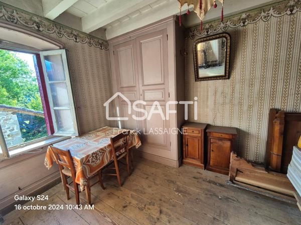 Ancien corps de ferme avec terrain...