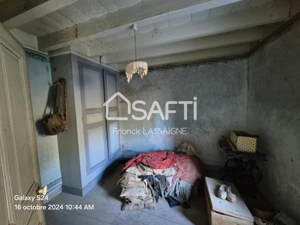 Ancien corps de ferme avec terrain...