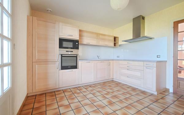 Maison à vendre    6 pièces • 132 m2 Arpajon-sur-Cère