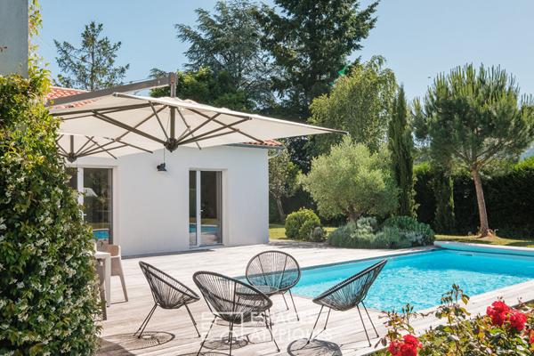 Épure et lumière : un écrin contemporain au sud de Niort