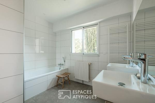 Épure et lumière : un écrin contemporain au sud de Niort