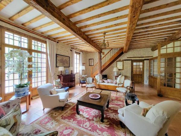 Domaine de charme. Piscine chauffée. Maison climatisé. Vaste jardin.