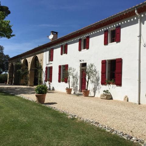 Domaine de charme. Piscine chauffée. Maison climatisé. Vaste jardin.