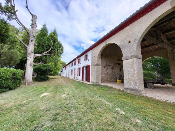 Domaine de charme. Piscine chauffée. Maison climatisé. Vaste jardin.