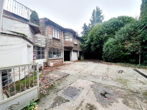 Ensemble immobilier d'environ 420 m2 au sol à Niederbronn-les-bains.