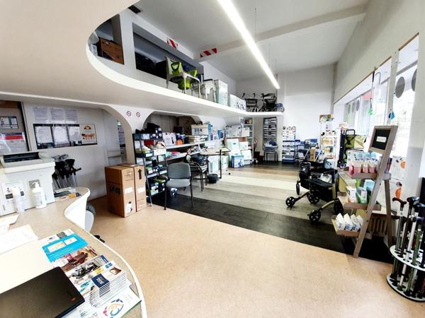 Ensemble immobilier d'environ 420 m2 au sol à Niederbronn-les-bains.