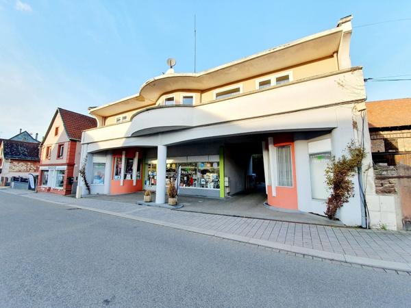 Ensemble immobilier d'environ 420 m2 au sol à Niederbronn-les-bains.